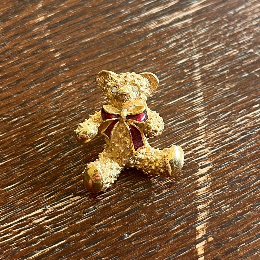 1989 Vintage Teddy Bear Pin Brooch By Avon